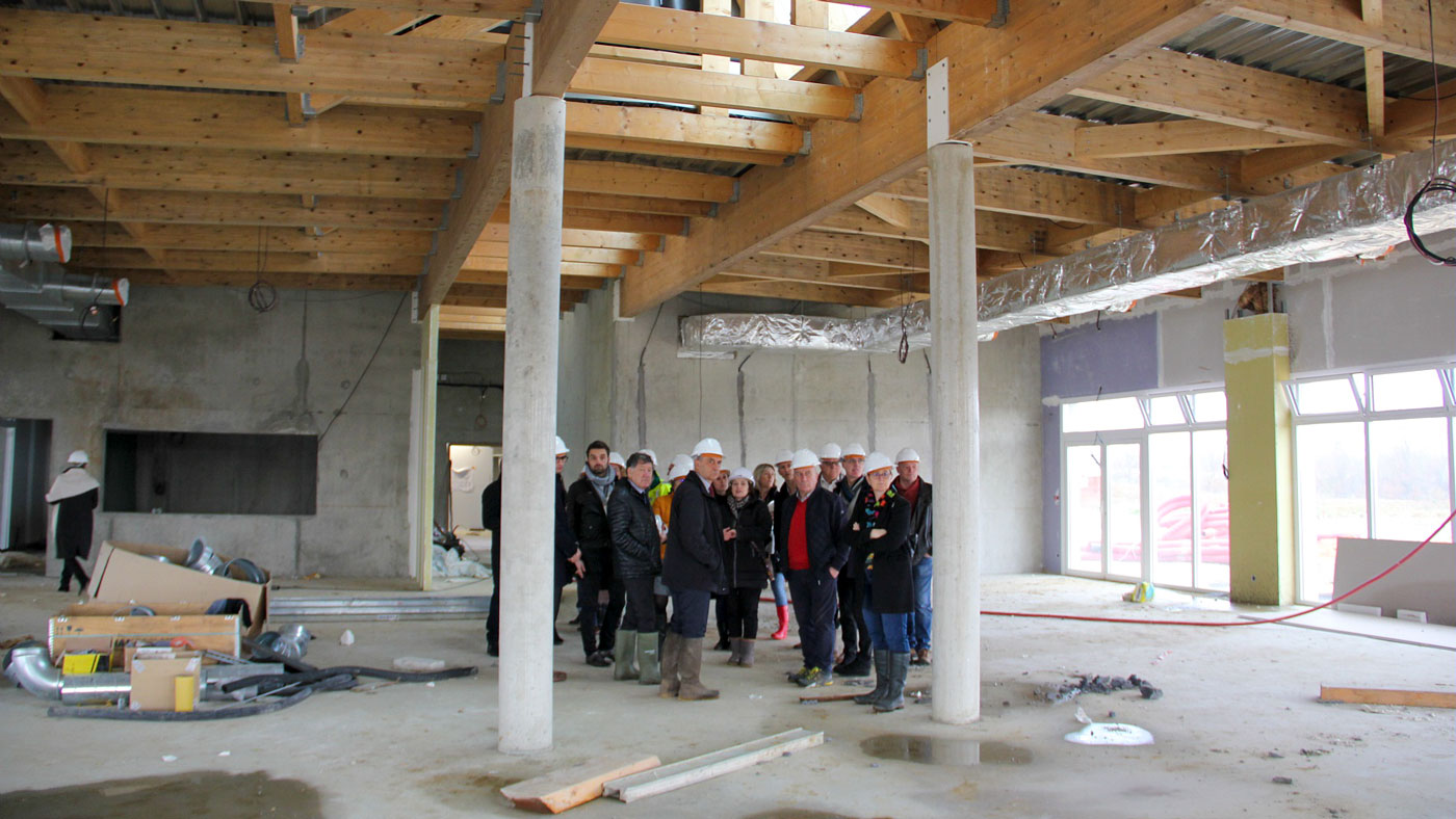 Le président et les conseillers départementaux visitent le chantier du futur collège Simon Veil