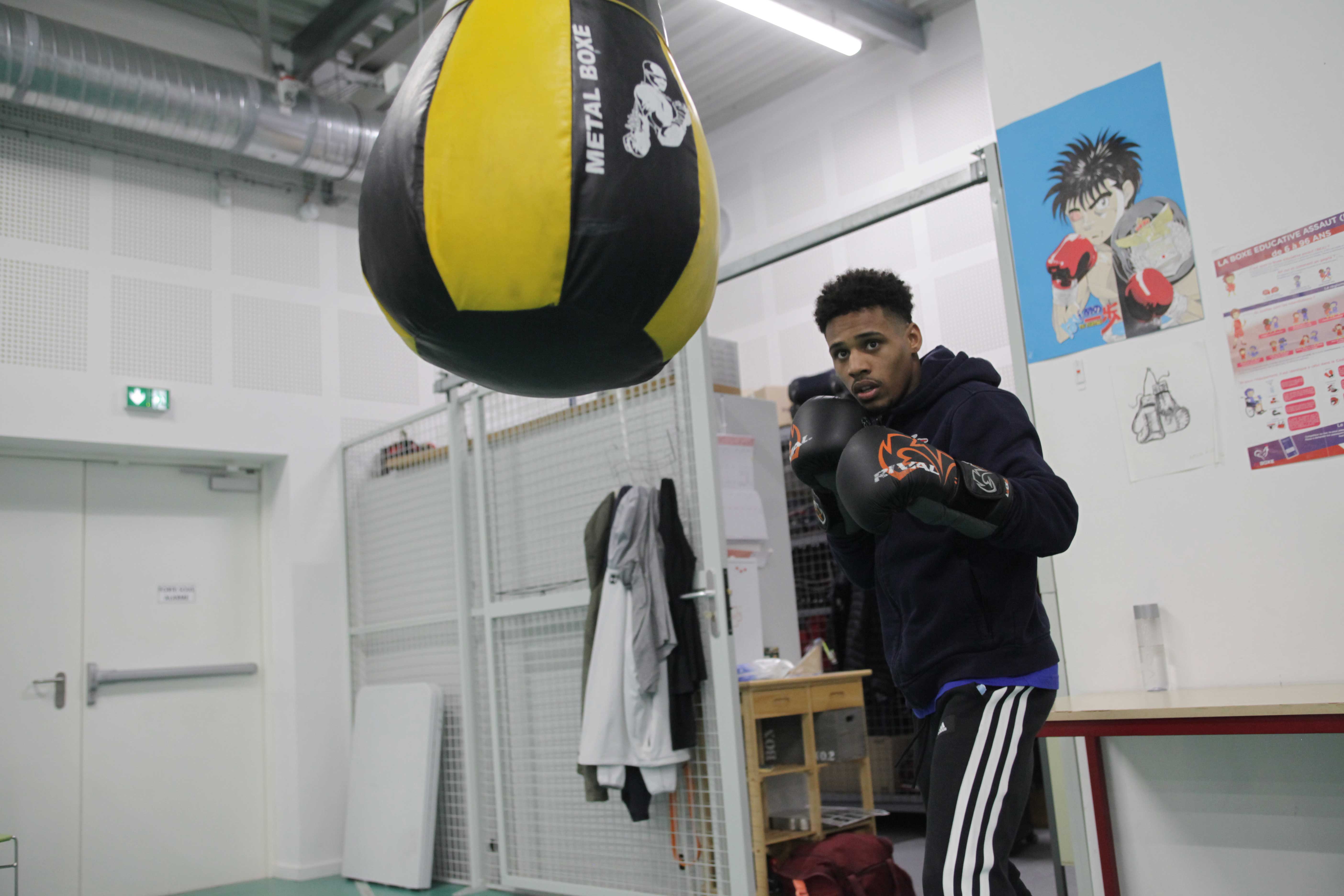 Le jeune boxeur Théo Ticout, lors d'une séance d'entraînement