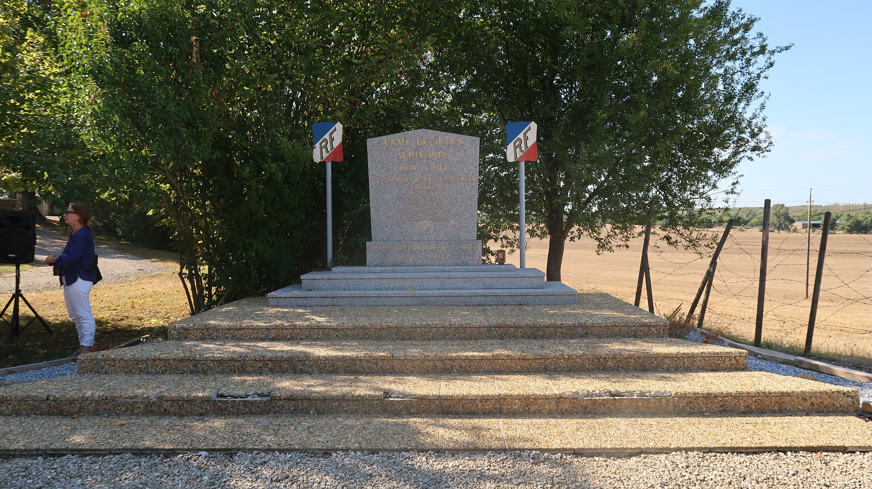 Photo du monuments aux morts des déportations juives à Septfonds 