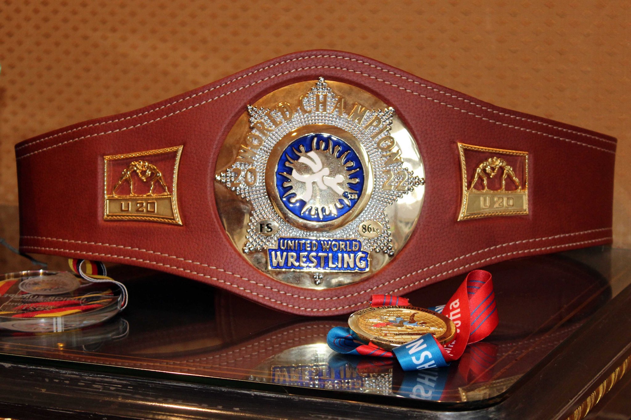 La ceinture de champion du monde 2022 de lutte de Rakhim Magamadov
