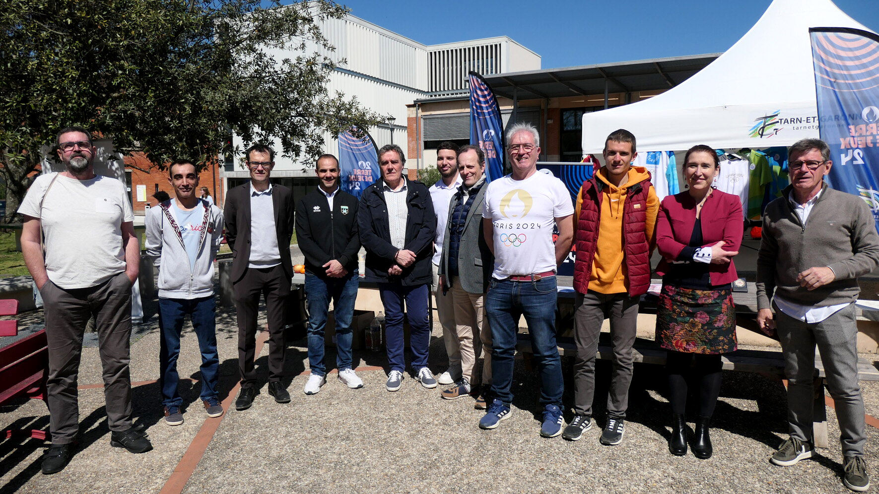 Photo d'élus et de représentants du campus du C.U lors de la semaine olympique et paralympique 