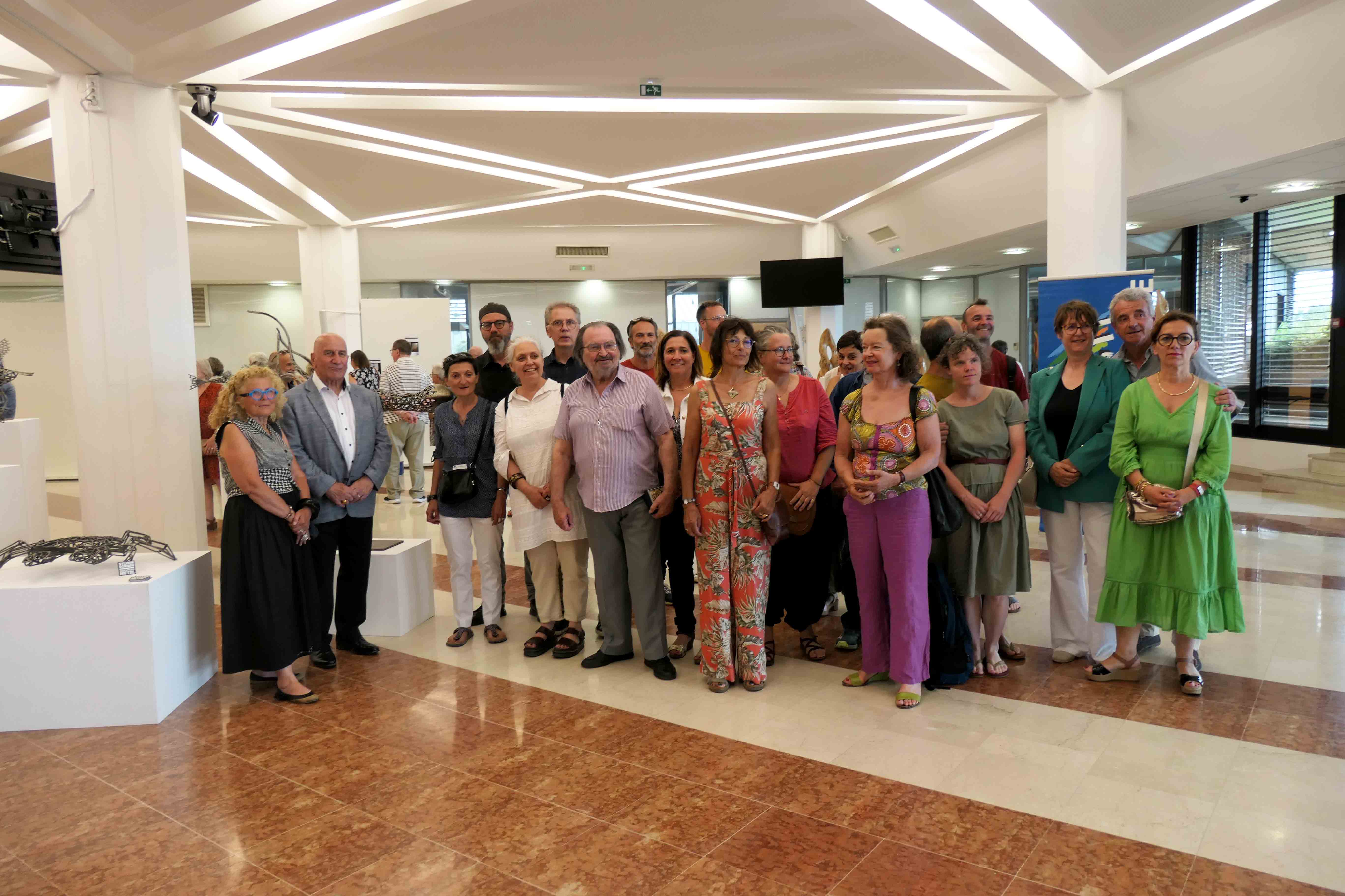 Photo de groupe en compagnie de Michel Weill lors du festival de la culture 2023