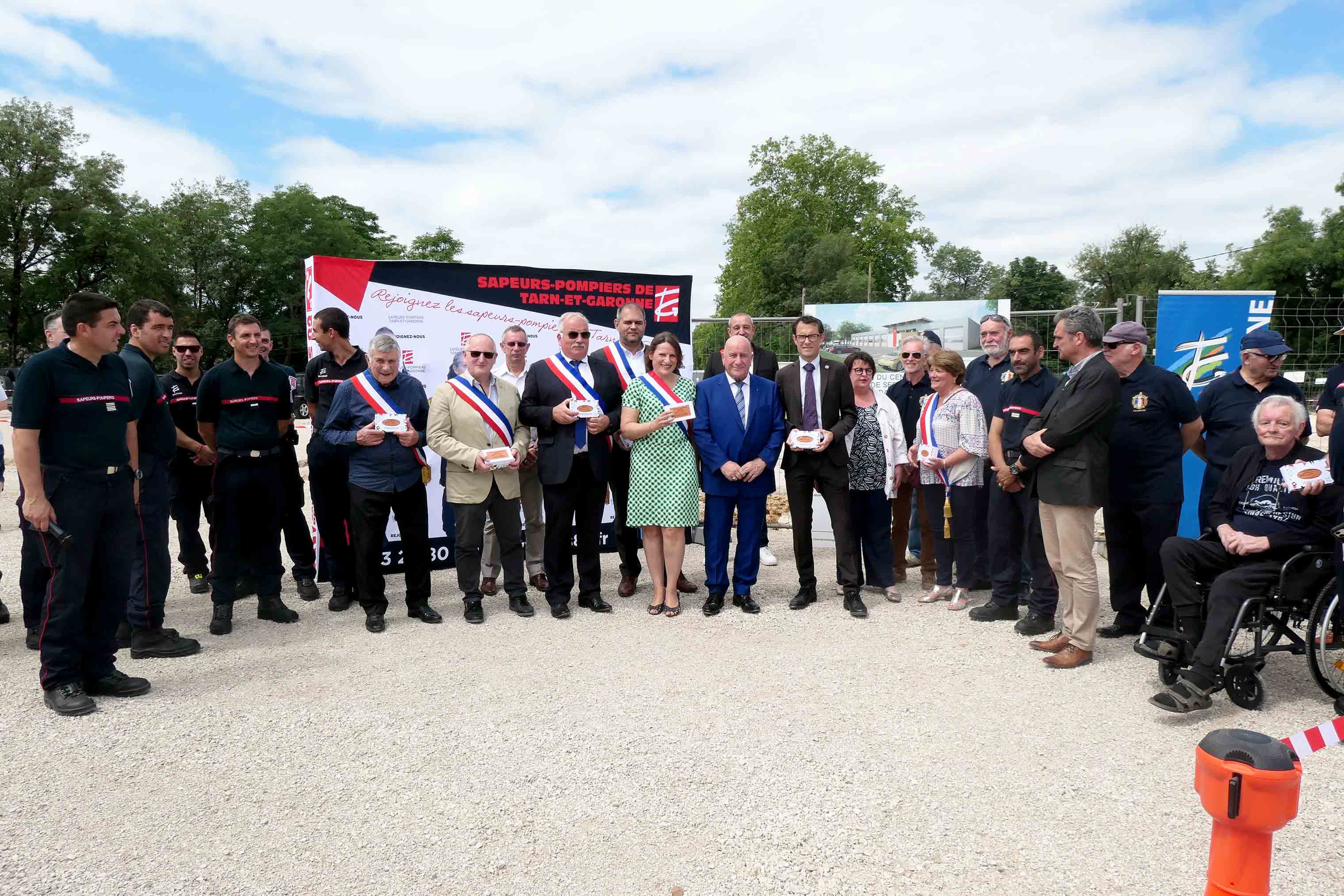 Valérie Rabault à Caussade, aux côtés de Michel Weill pour la pose de la première pierre de la nouvelle caserne