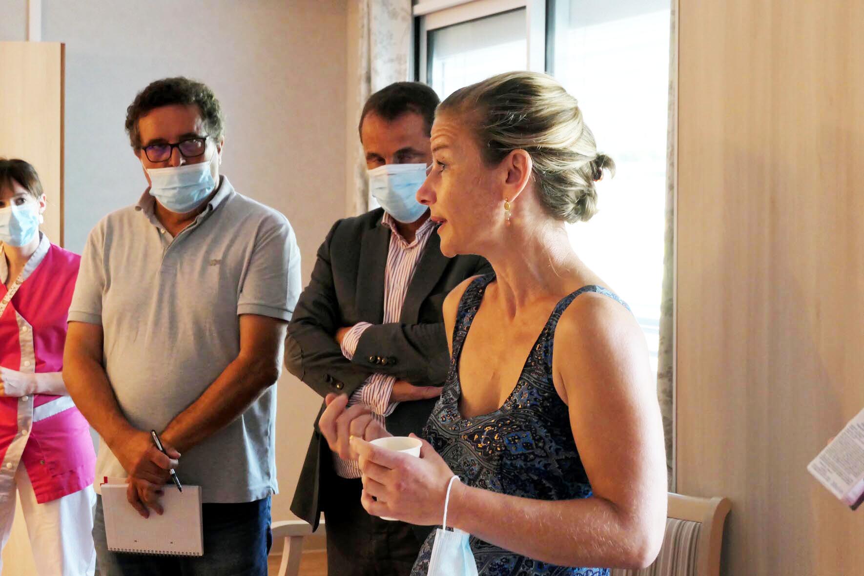 Les élus lors d'un discours sur le plan canicule à l'EHPAD de Lafrançaise 