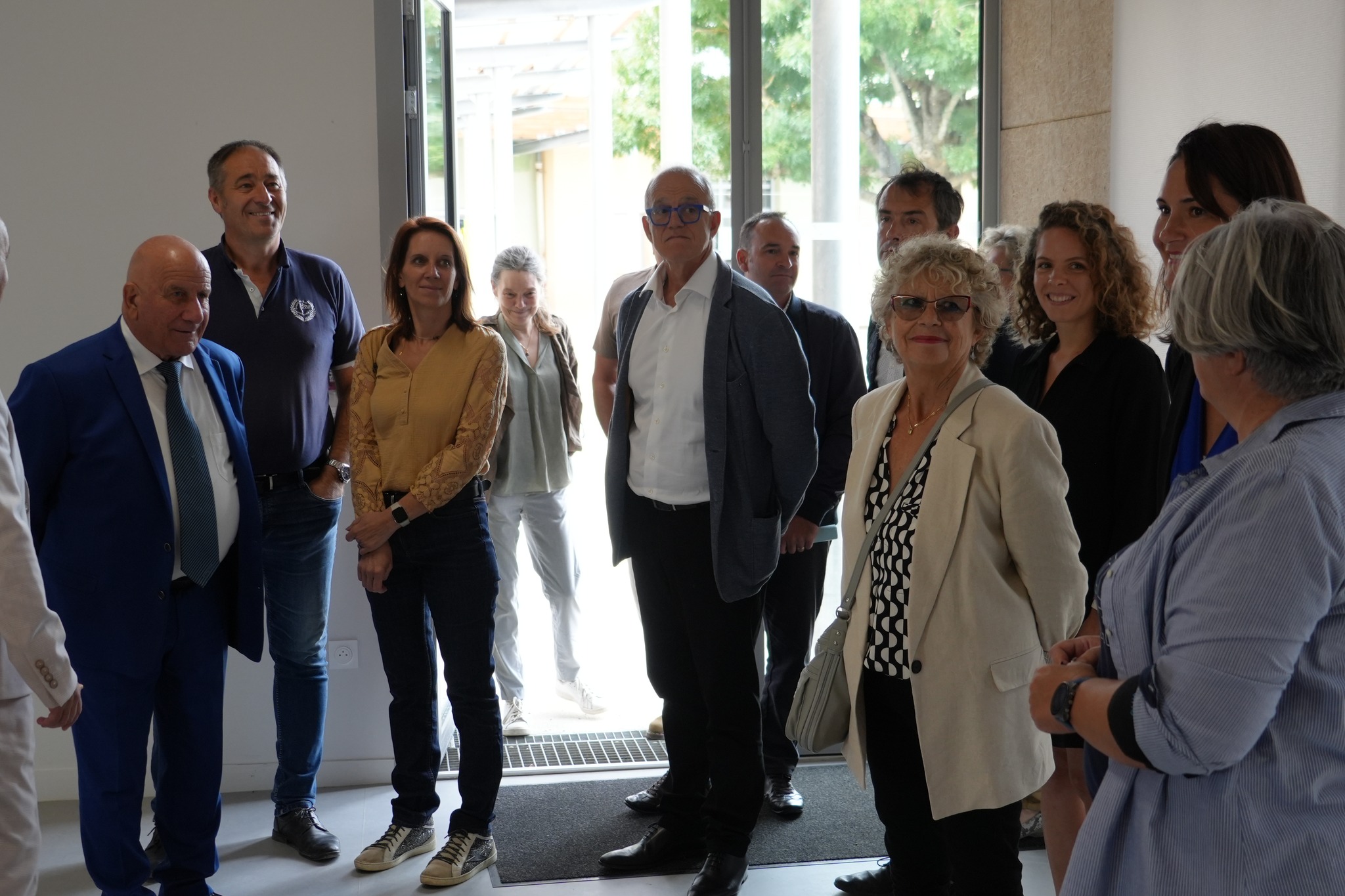 les élus dans une salle d'un collège