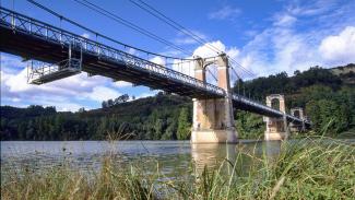 Nous pouvons voir le pont de Coudol qui est autour d'un fleuve 