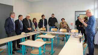 Travaux SEGPA Caussade Nous pouvons voir plusieurs personnes autour d'une table en train de parler d'un futur projet