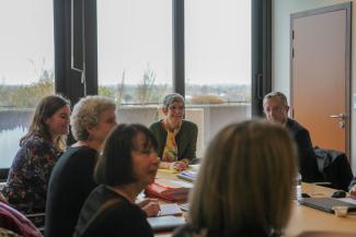 Conférence des financeurs mars 2020 Nous pouvons voir plusieurs personnes en pleine conférence parlant des finances de Mars 2020