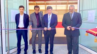 inauguration gymnase azana On peut voir 4 personnes en train d'inaugurer le gymnase Azana