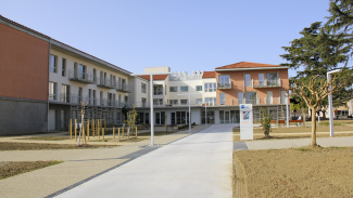 MDPH castelsarrasin Nous pouvons voir un bâtiment refait à Castelsarrasin pour les MDPH