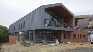 CDEF Nous pouvons voir le centre départemental et de la Famille en construction