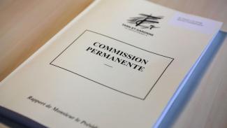 Commissions Permanance Nous pouvons voir un livre de Commissions Permanance