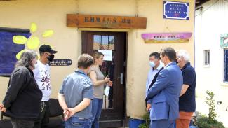 On peut voir plusieurs personnes qui inaugure Emmaus du 82 