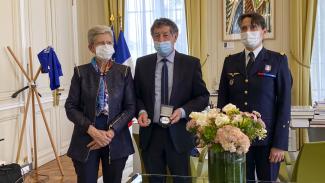 armée On peut voir Christian Astruc avoir une médaille de l'armée de la Garde républicaine