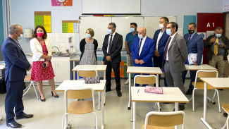 collèges On peut voir le Président Weill dans une classe d'un collège