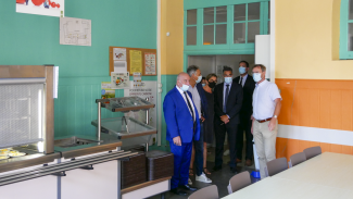 président Weill On peut voir le président Weill dans une cantine