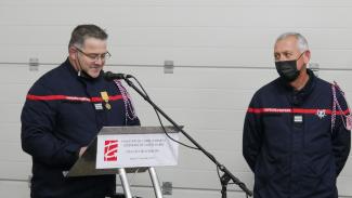 Cérémonie de passation de commande et de la Sainte-Barbe à Lavit-de-Lomagne Discours d'un sapeurs-pompiers lors de la cérémonie en compagnie d'un autre sapeurs-pompiers