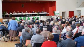 Assemblée générale de l'ADRA 82 Le public assis face à la scène lors de l'assemblée générale de l'ADRA 82