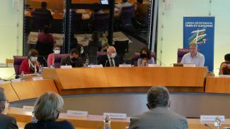 Michel Weill et Dominique Sardeing, Président et Vice-Présidente du Conseil Départeùental ainsi que les responsables des services départementaux des collèges, de l'agriculture, des circuits courts, de l'environnement et de la restauration collective lors de la réception des personnels de l'éducation dans le cadre de l'opération « Bien manger en Tarn-et-Garonne » (11/2021)