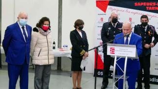 Cérémonie de la Sainte-Barbe départementale 2021 Michel Weill lors de son discours durant la Saint-Barbe 2021 entouré de Jean-Michel Baylet, Madame La Préfète, plusieurs colonels et autres personnalités