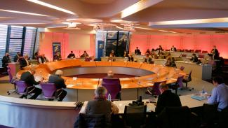 Réunion dans la salle plénière Les élus en assemblée plénière