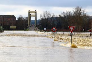 La crue a fragilisé les routes du département Photo de la montée des eaux dans le département lors de la crue