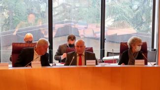 Discours d'ouverture de la séance publique pour le budget primitif 2022 De gauche à droite : Jean-Luc Deprince, Michel Weill et Christiane Le Corre