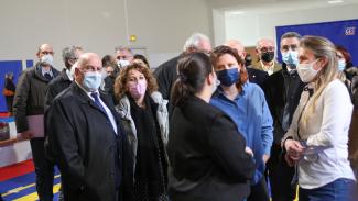 Les élus, Michel Weill et Madame la Ministre des sports en train de discuter lors de la visite de la Maison Sport-Santé de Tarn-et-Garonne 