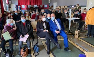 Journée mémorielle en la mémoire de Jean Lacaze, poète et résistant à Larrazet Michel Weill, Sylvia Pinel et un grand public lors de la journée mémorielle en la mémoire de Jean Lacaze, poète et résistant à Larrazet
