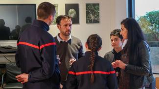 Louca accueillit au Département avec ses sauveurs Les sapeurs-pompiers présents lors de l'accident de Loucas en compagnie du jeune homme et de ses parents