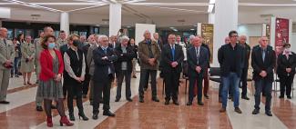 Expositon "OPEX" à l'hôtel du Département du 9 au 21 mars Photo du public, des élus et de militaires lors de l'exposition OPEX à l'hôtel du Département