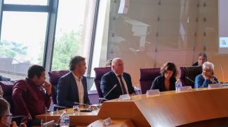 Réunion portant sur la situation de l'abattoir de Montauban Les élus en réunion dans la salle plénière du Conseil Départemental