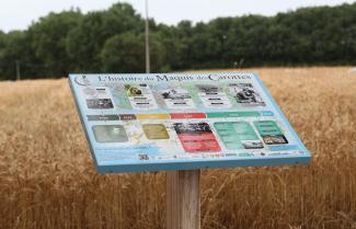 Inauguration du sentier mémoriel du Maquis des Carottes à Castéra-Bouzet Plaque sur l'histoire du Maquis des Carottes avec une frise chronologique et les événements qui se sont passés