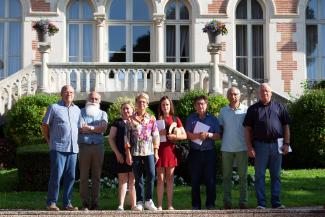 Photo des juges du groupes 2 des Villes et Villages Fleuris 2022 Photo de groupe pour les Villes et Villages Fleuris composée d'élus et de juges