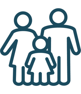 Une famille composée de deux parents et une enfant 