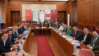 Réunion LGV à la préfecture d'Occitanie et de Haute-Garonne Photo des membres de la table ovale lors de la réunion pour le projet LGV