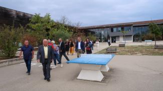 Visite du collège Vercingétorix à Montech Michel Weill qui visite le collège Vercingétorix à Montech en compagnie de nombreux élus