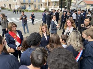 Photo de Patricia Mirallès : Secrétaire d’Etat auprès du ministre des Armées, chargée des Anciens combattants et de la Mémoire Patricia Mirallès entouré de plusieurs élus et personnalités lors de sa venue en Tarn-et-Garonne