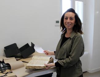 La numérisation aux Archives départementales de Tarn-et-Garonne Emmanuelle nous accueille avec un sourire