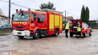 Incendie aux locaux de l’association IDDEES et des Restos du Cœur à Caussade	 Un camion de pompiers spécialisé pour le feu et une voiture de pompiers