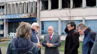 Incendie aux locaux de l’association IDDEES et des Restos du Cœur à Caussade	 Michel Weill entouré de plusieurs personnalités et des membres des associations