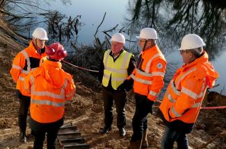 L'avancée du chantier de la RD78 Michel Weill en visite sur le chantier de la RD78 en compagnie de nombreux représentants des entreprises participantes