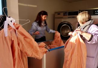 Les deux machines à laver peuvent traiter jusqu’à 22 kg à chaque passage pour l’une et 14 kg pour l’autre