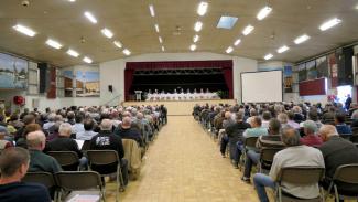 Réunion pour le comité des chasseurs en Tarn-et-Garonne Photo de la salle remplit de personnes lors de la réunion pour le comité des chasseurs en Tarn-et-Garonne