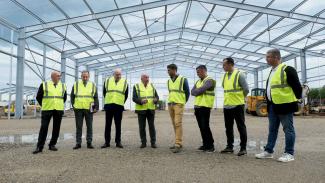 Pose de la première pierre d’un méthaniseur sur la commune de Le Pin De gauche à droite : Patrick Garrigues, Vincent Roberti, Jean-Michel Baylet, Michel Weill et plusieurs représentants d'entreprises