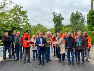 Fin de travaux sur la RD78 à Lamothe-Capdeville Photo de groupe avec M.Le président, les élus et les représentants des entreprises pour la fin des travaux sur la RD78
