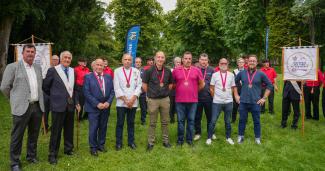 L’opération « Restaurateurs et Vignerons du Tarn-et-Garonne » Les personnes présentes posent avec la médaille des vignerons