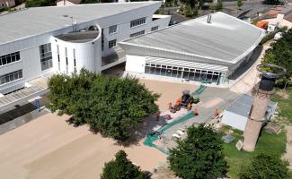 Travaux de la cour du collège Azana 2023 Photo extérieure vue d'en haut du collège Manuel Azana