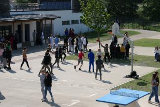 Photo de la cours de récréation du collège Vercingétorix à Montech Photo de la cours de récréation du collège Vercingétorix à Montech
