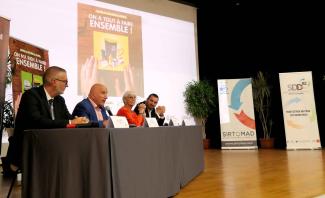 Conférence du SDD82 sur les erreurs de tri Discours de Michel Weill en compagnie d'élus lors de la Conférence du SDD82 sur les erreurs de tri